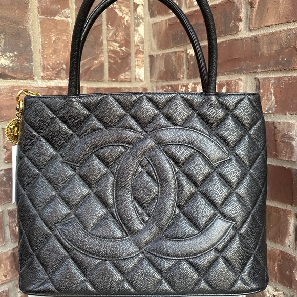 Chanel Medallion Tote Caviar - Picture 1 of 9